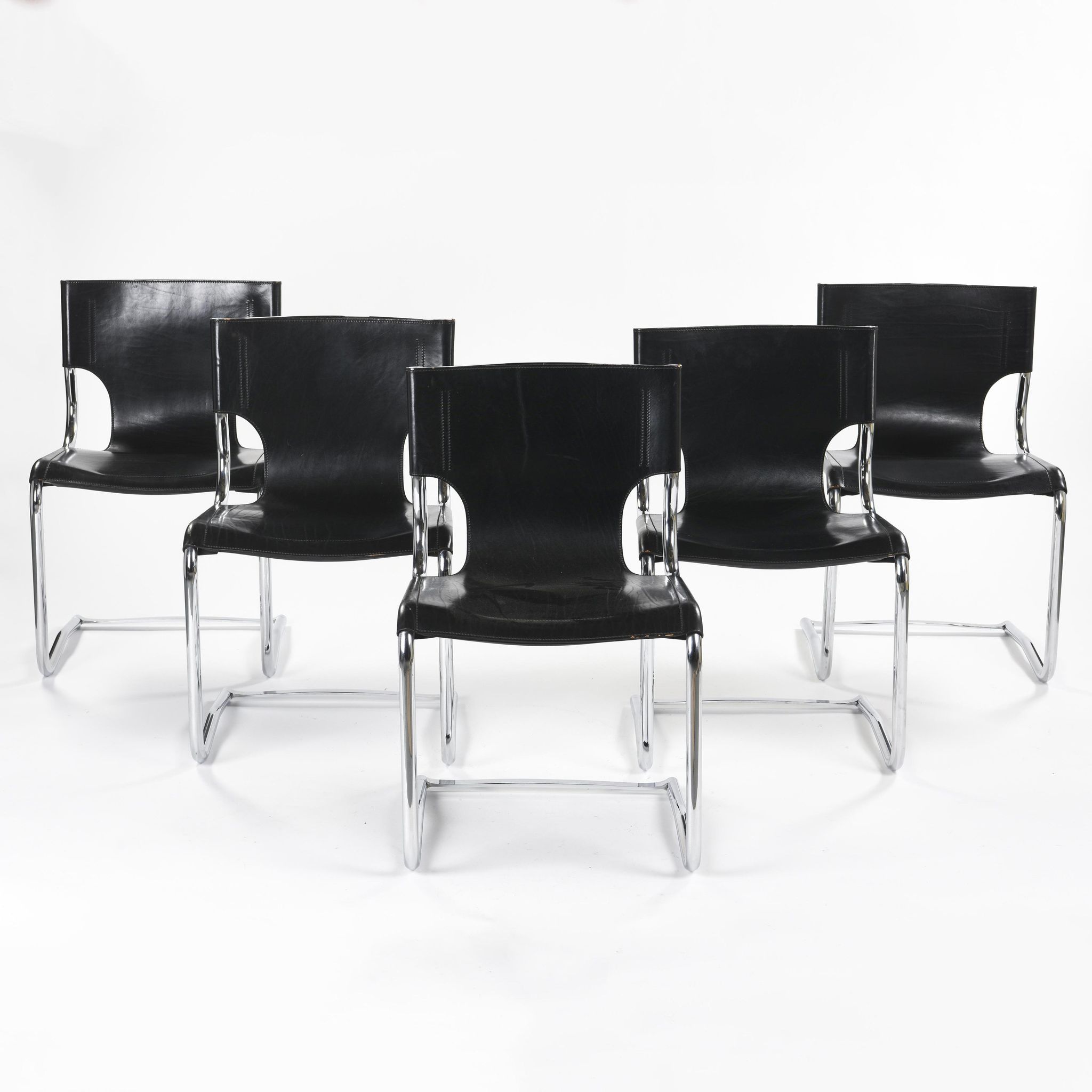 Chaises en cuir noires par Carlo Bartoli