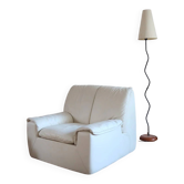 Cinna armchair in cream leather, bolstered armrests, 1970s.