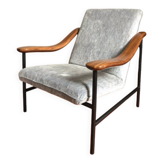 Armchair with walnut armrest