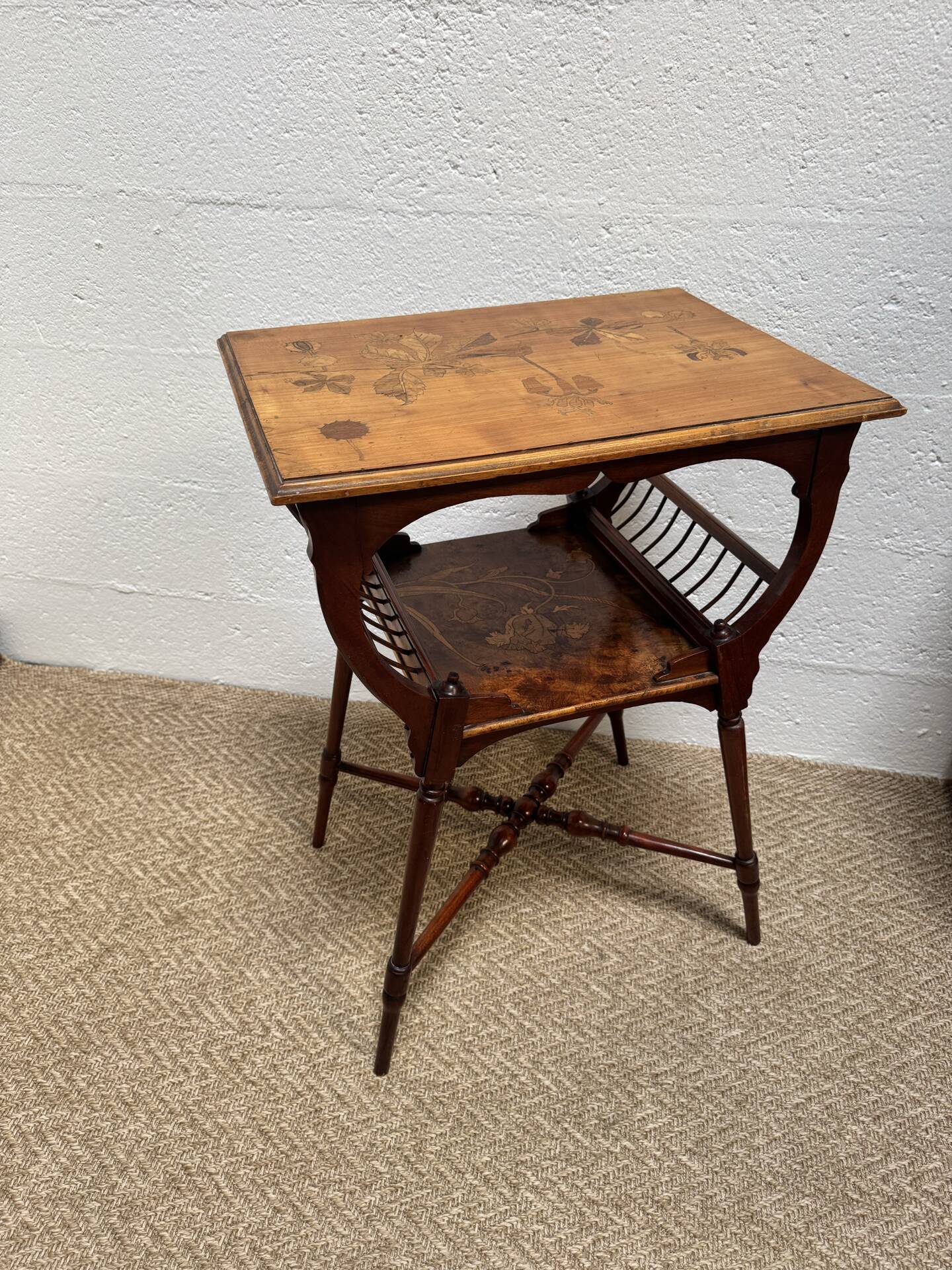 Table d’appoint / Lecture Style Esthétique Victorien, marqueterie 1880
