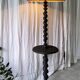 Lampadaire en bois brûlé