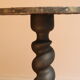 Table d’appoint avec pied torsadé et plateau recouvert d’une feuille de plomb