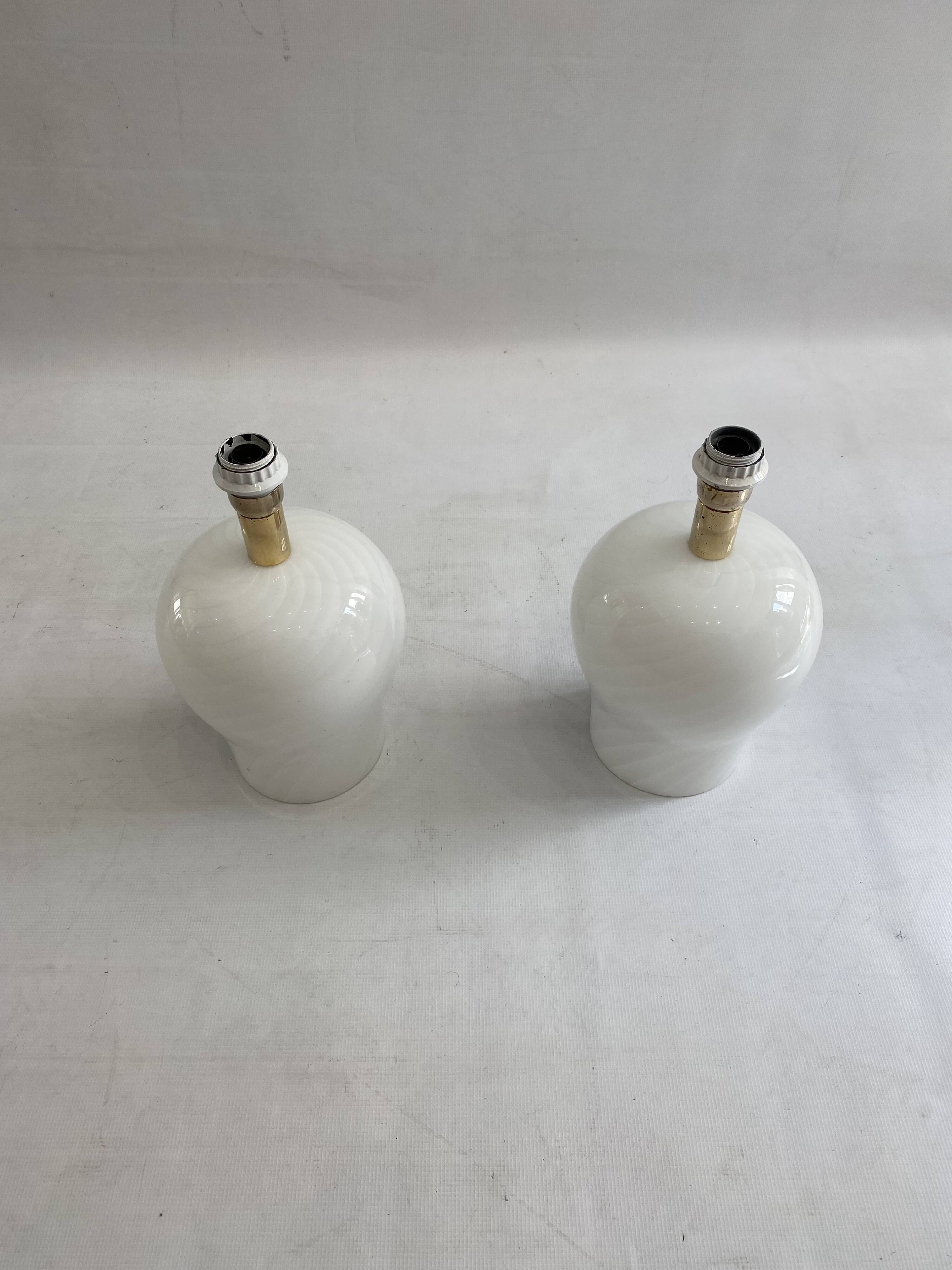 White Swirl Murano Glass Table Lamps 1970s Hollywood Regency Minimalism bed