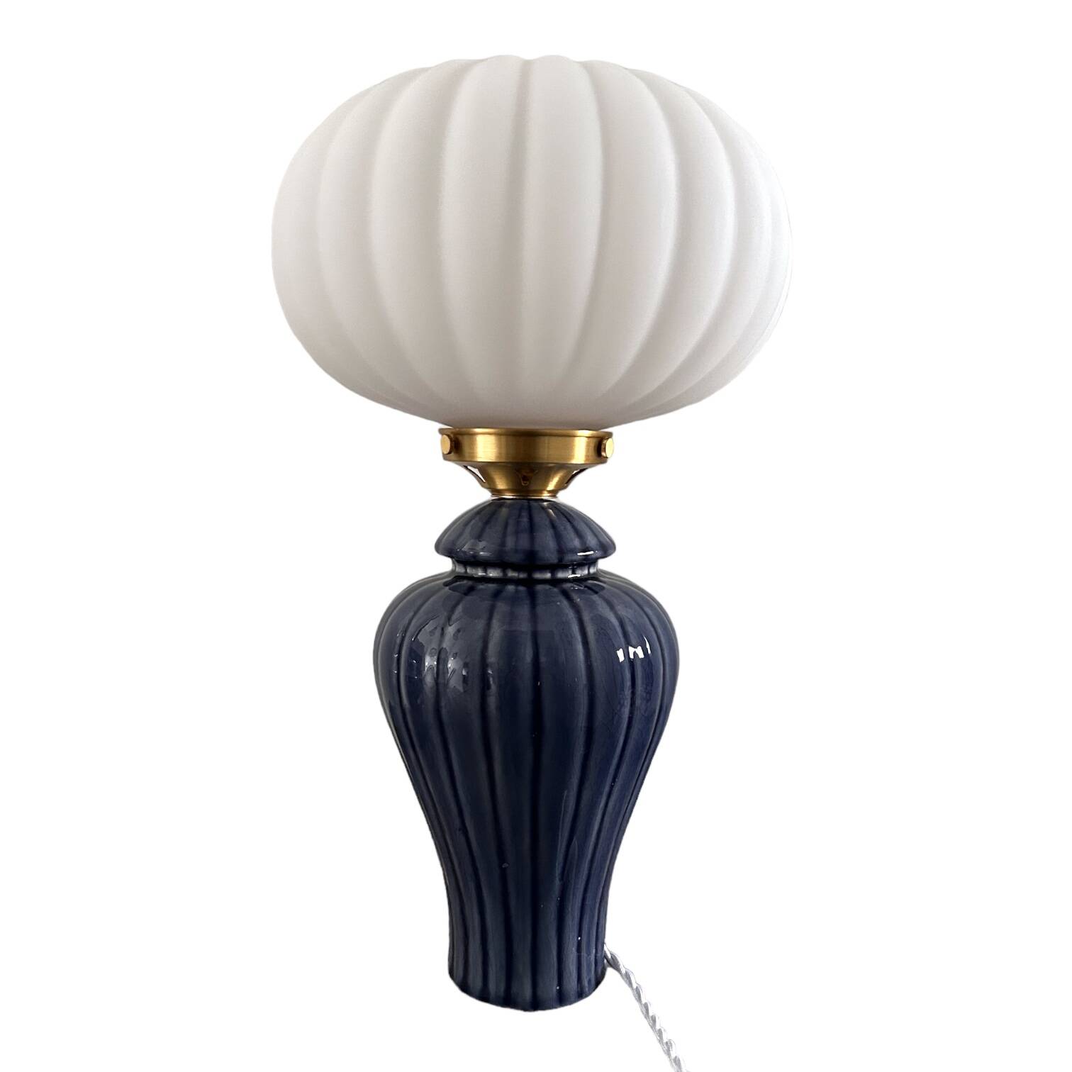 Geometric table lamp with pleated opaline shade