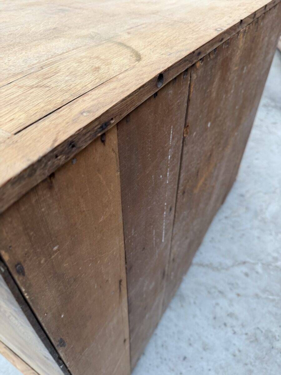 Oak chest of drawers from the early 20th century.