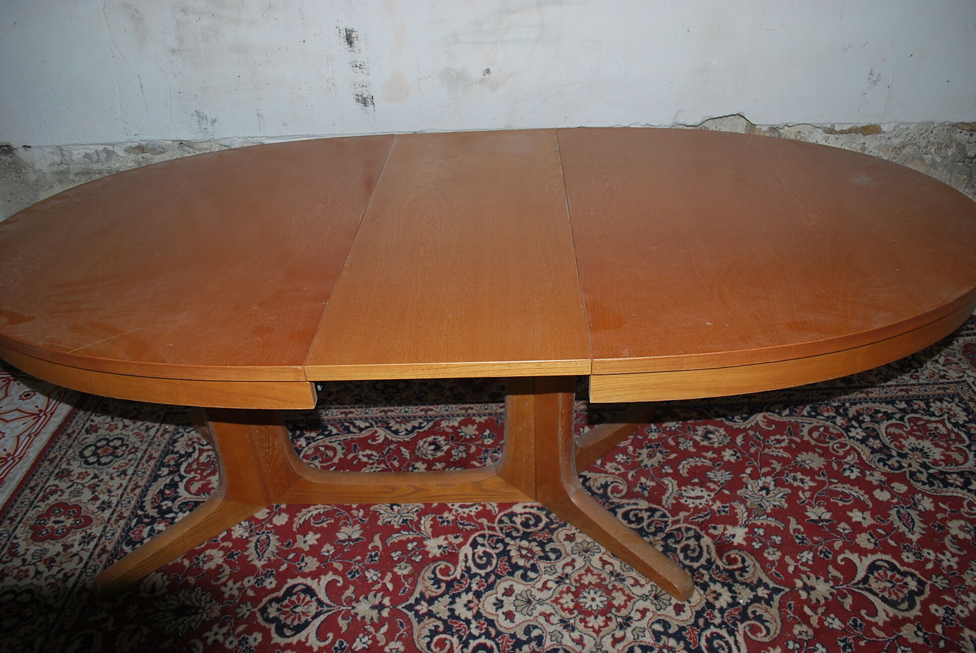 Baumann oval table expandable