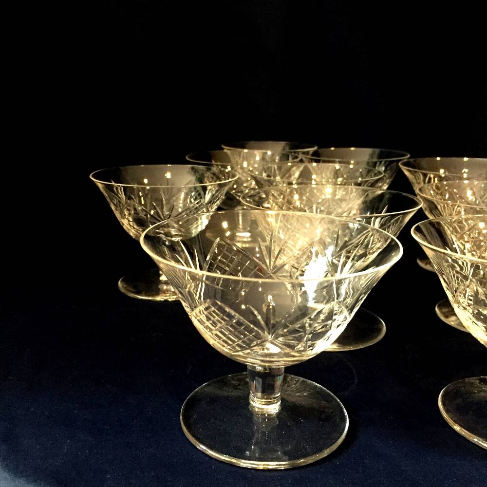 Set of 11 champagne cups in st-louis-cut crystal tabletop art