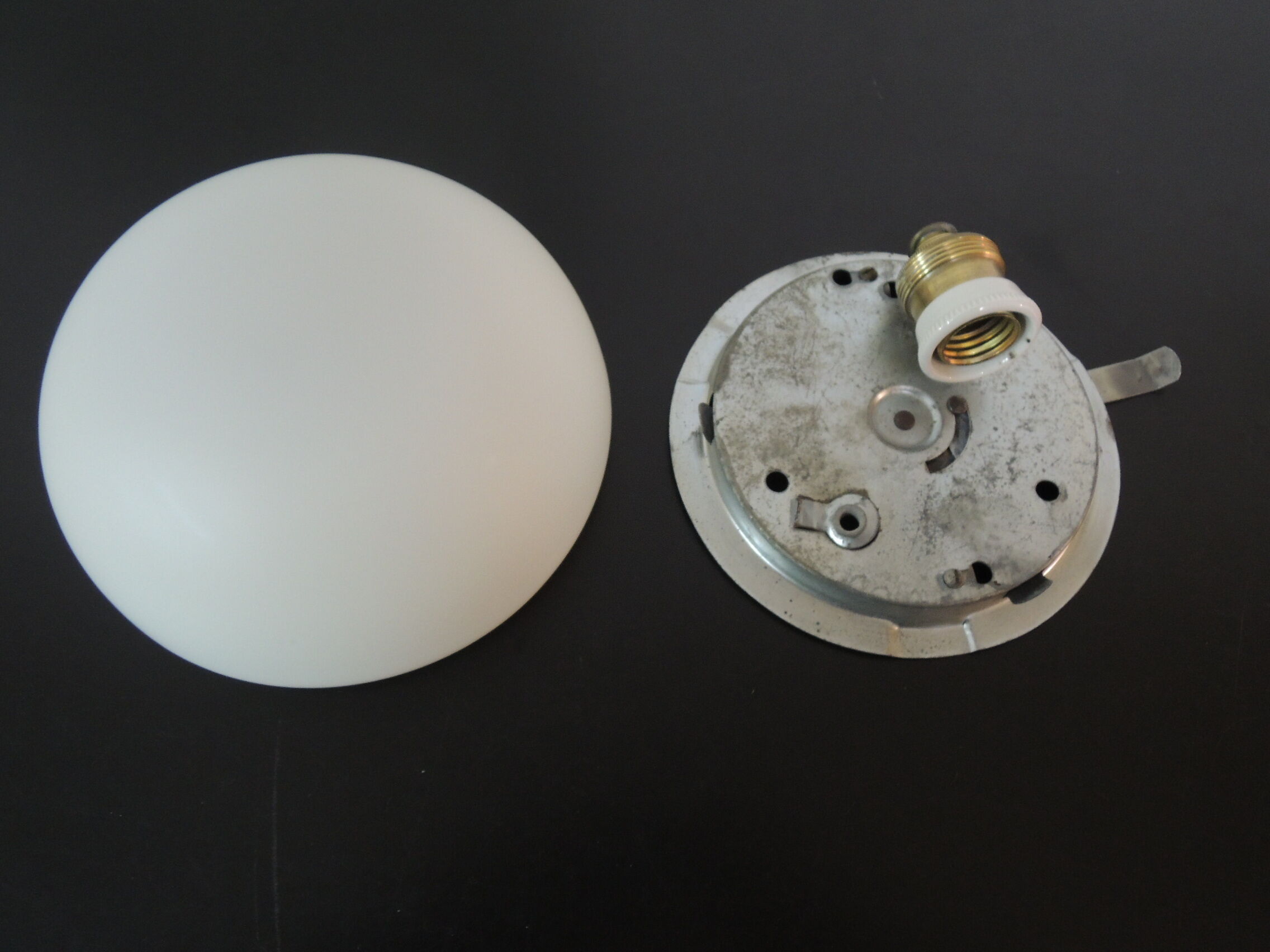 Matte opaline ceiling light