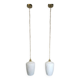 Pair of opaline pendants from the 1960s, luminous simplicity, 140 cm.