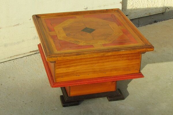 Pretty little bar table, sliding tray