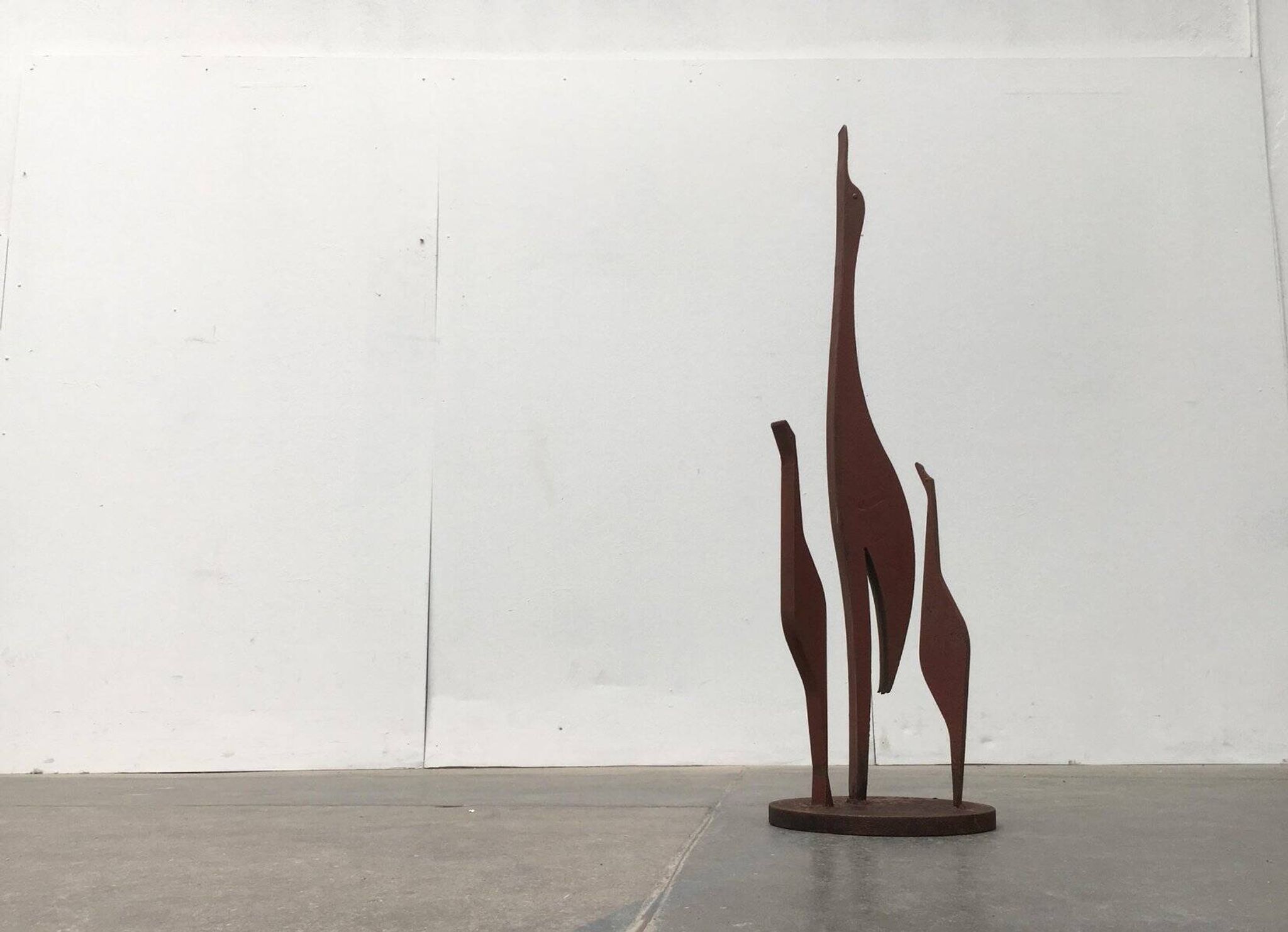 Sculpture d'oiseau grue en métal du milieu du siècle