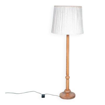 Lampe sur pied en bois suédois vintage avec abat-jour plissé années 60