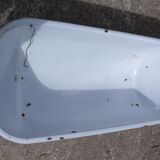 Small children's bathtub in enamelled metal