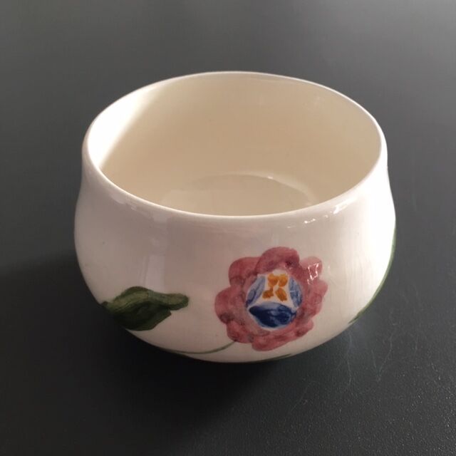 Empty pocket floral decoration signed