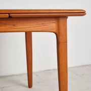Table extensible par Svend Aage Madsen pour K. Knudsen & Søn