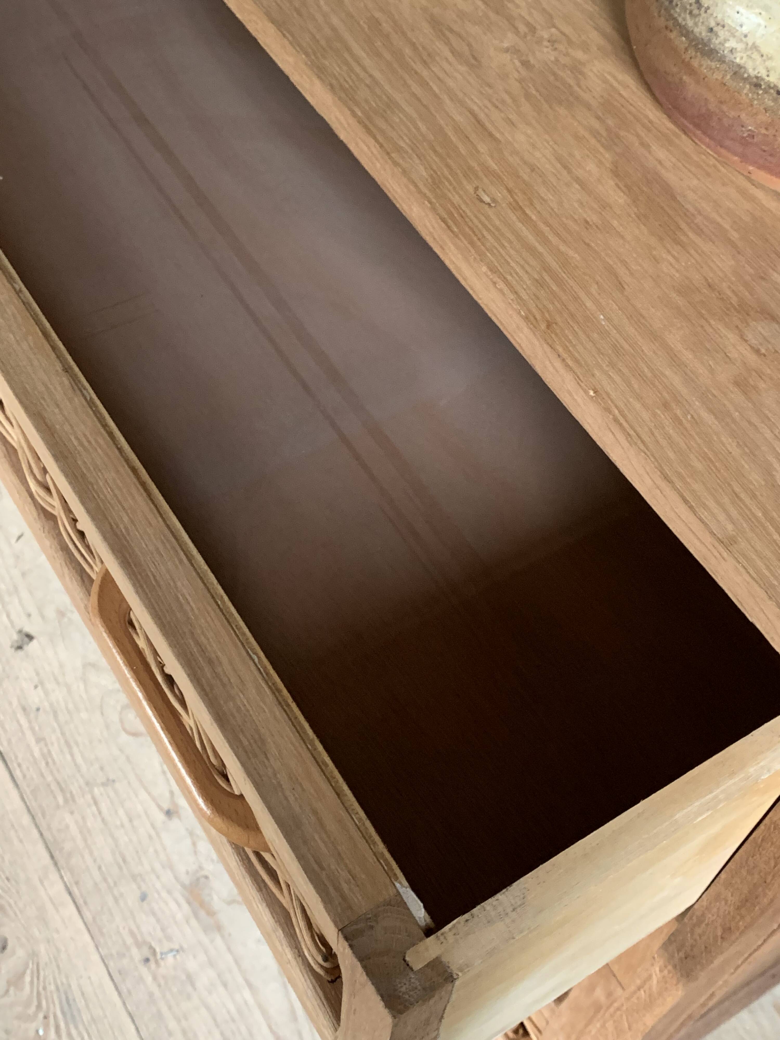 Commode vintage en chêne et rotin