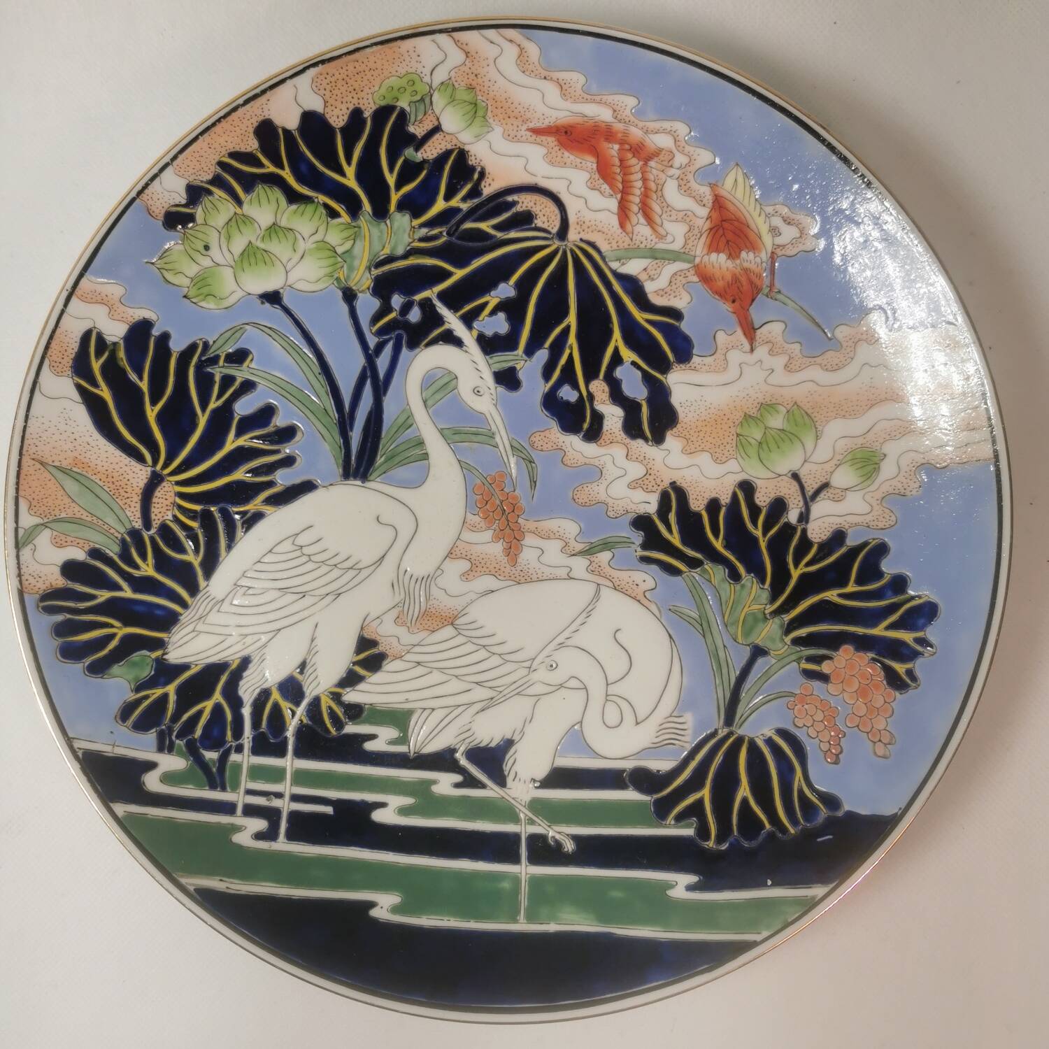 Large model plate in Chinese enamel porcelain with splendid bird decoration. macau