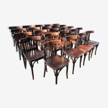 Lot de 10 chaises bistrot restaurées.