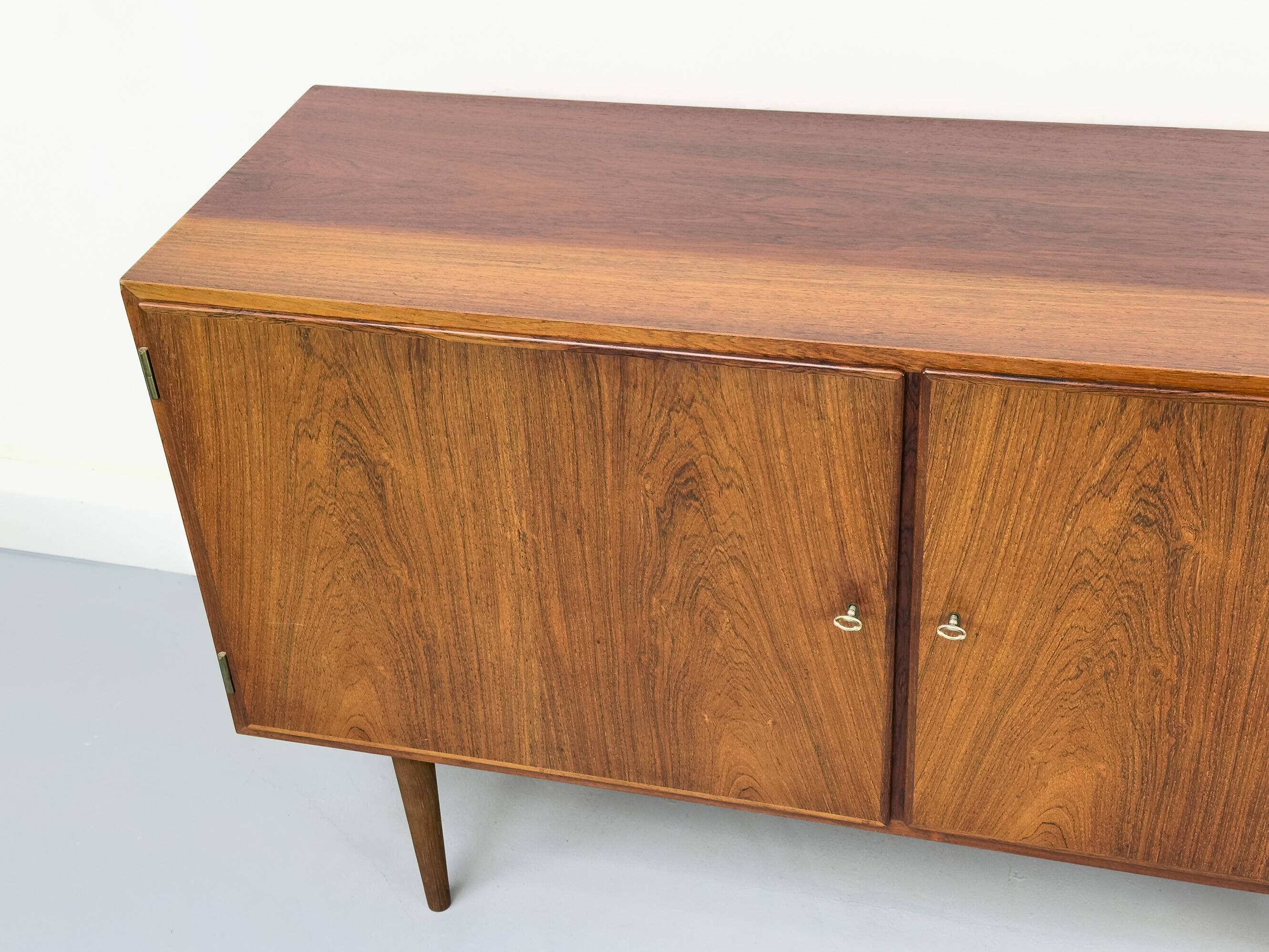 Buffet danois par Carlo Jensen pour Hundevad & Co., années 1960