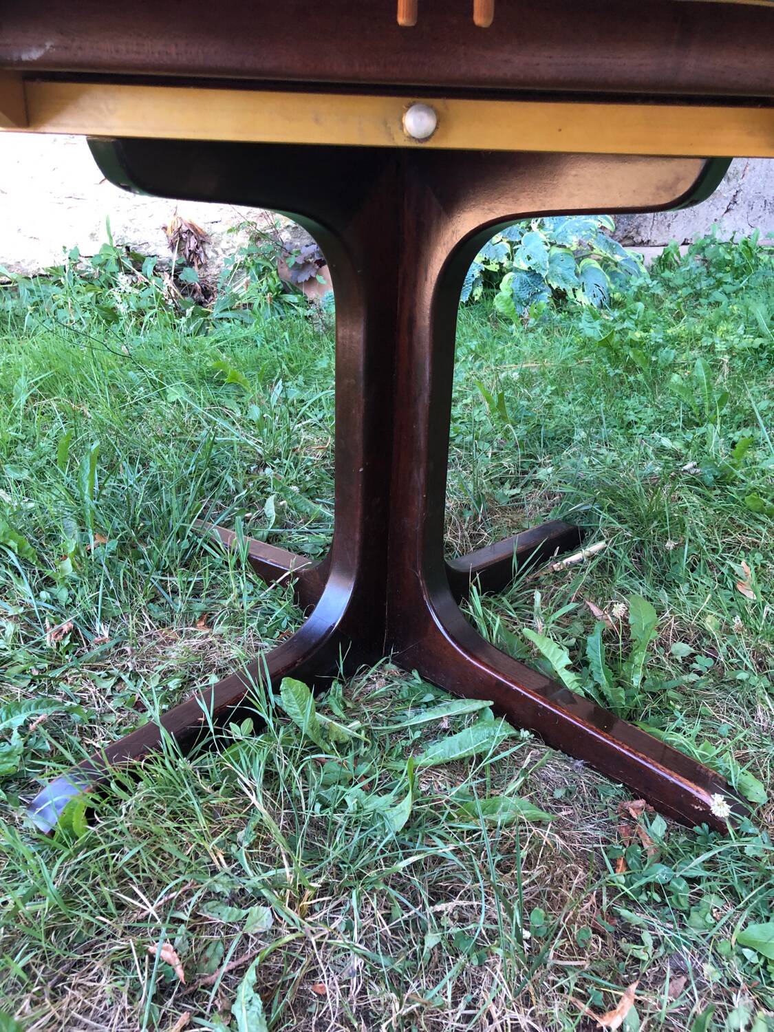 Baumann round extendable table