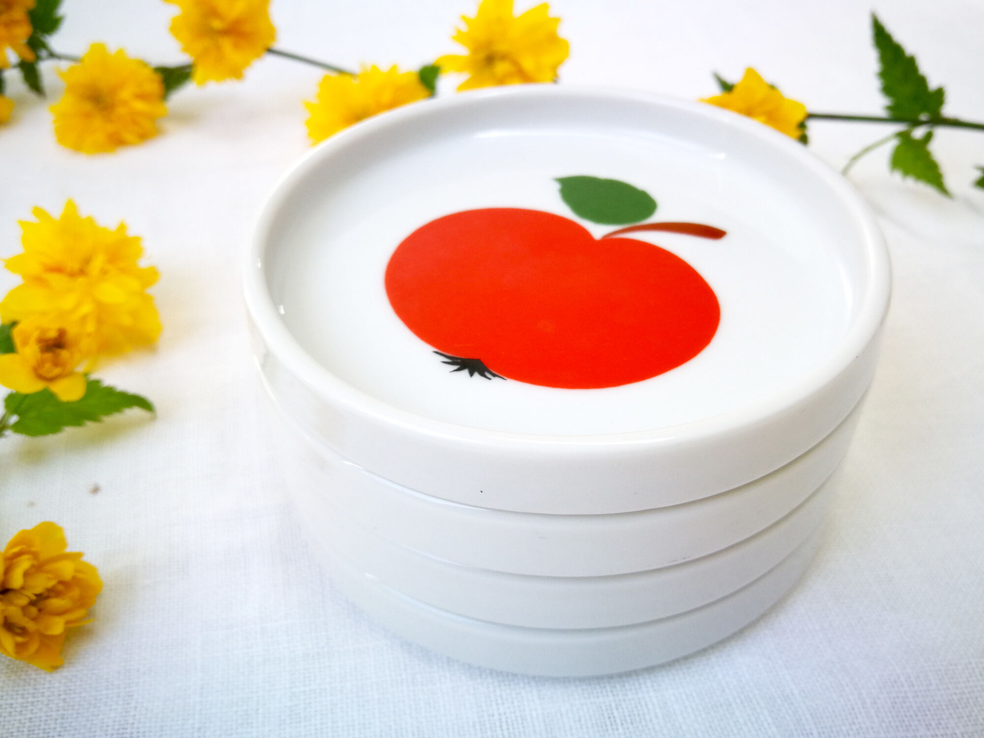 Set de 4 dessous de verre en porcelaine Seltmann Weiden Bavaria / Modèle "Patricia" / Pommes rouges