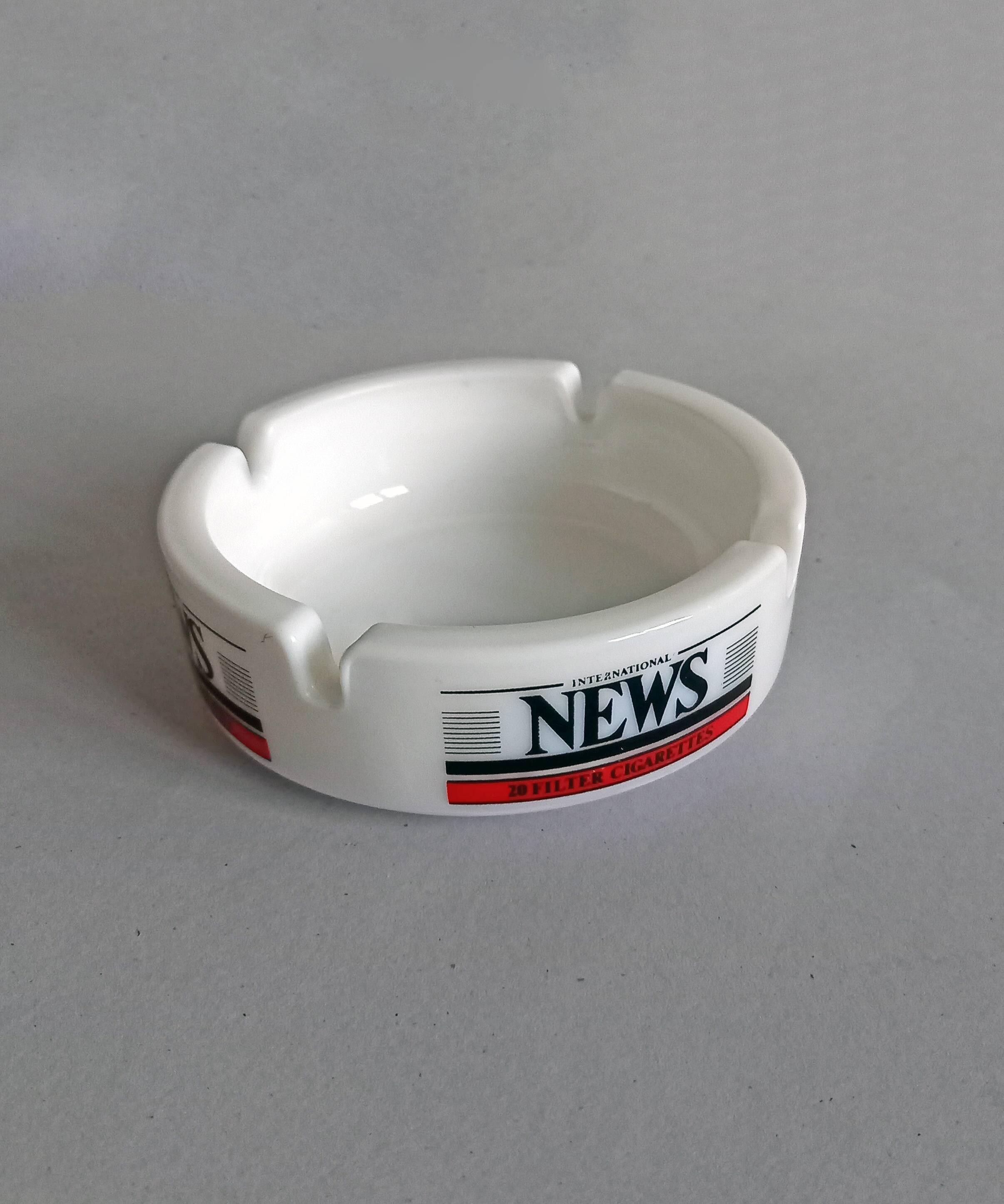 Set 2 advertising ashtrays Collection "International News" "Stewarts Cream Of The Barley" Vintage