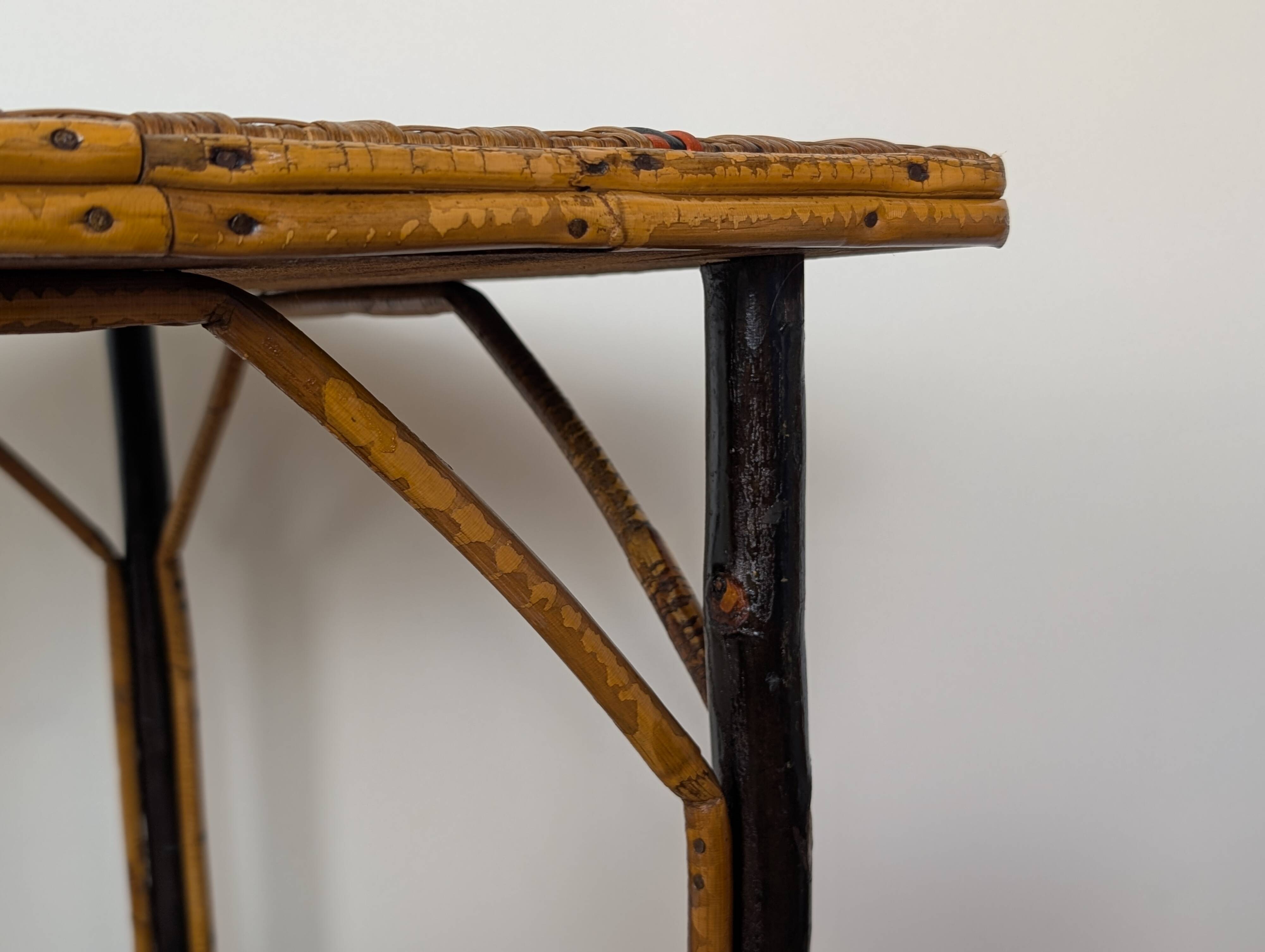 Table en bois et rotin 1920