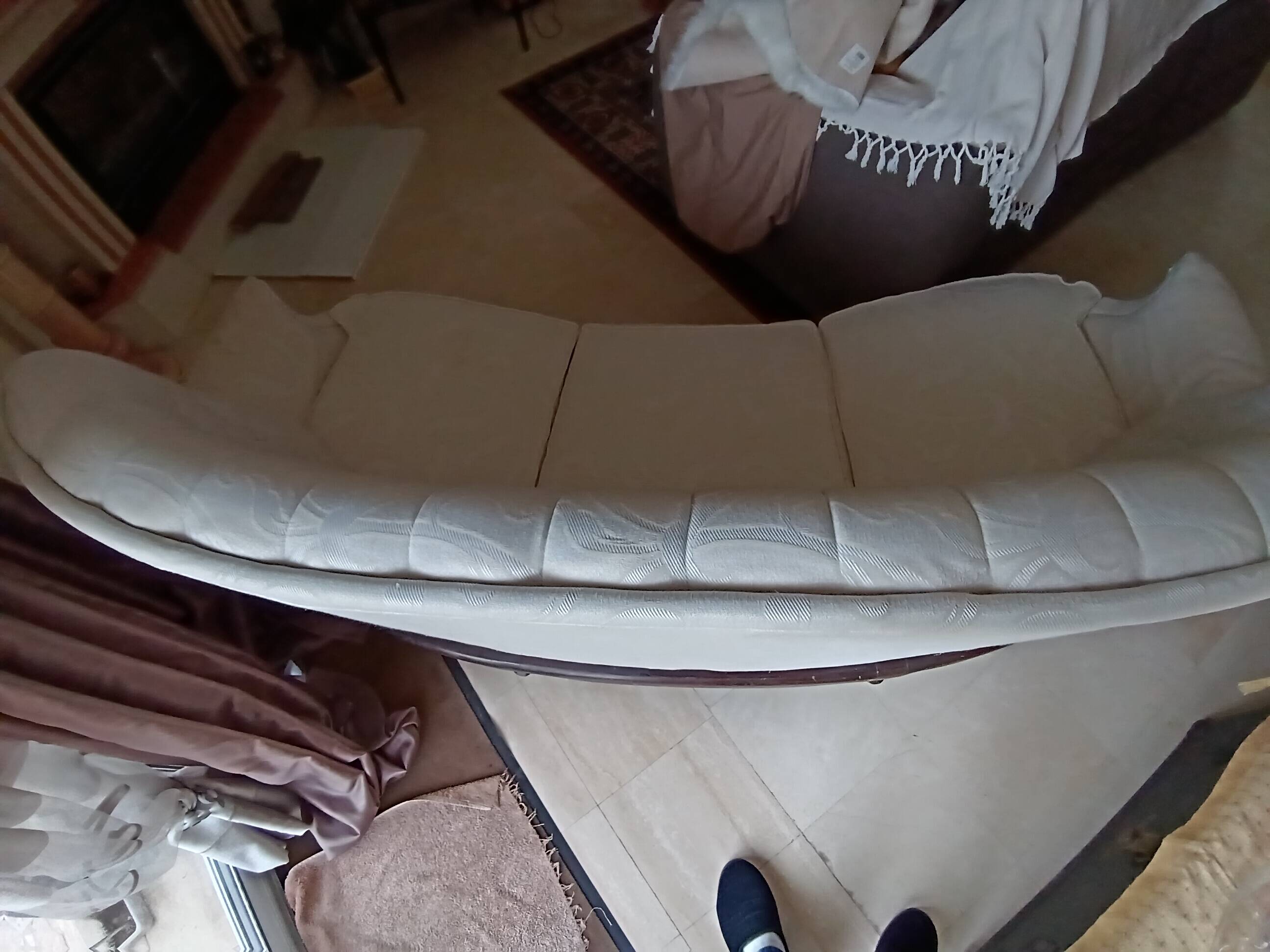 Vintage white curved tufted three-seater canapé