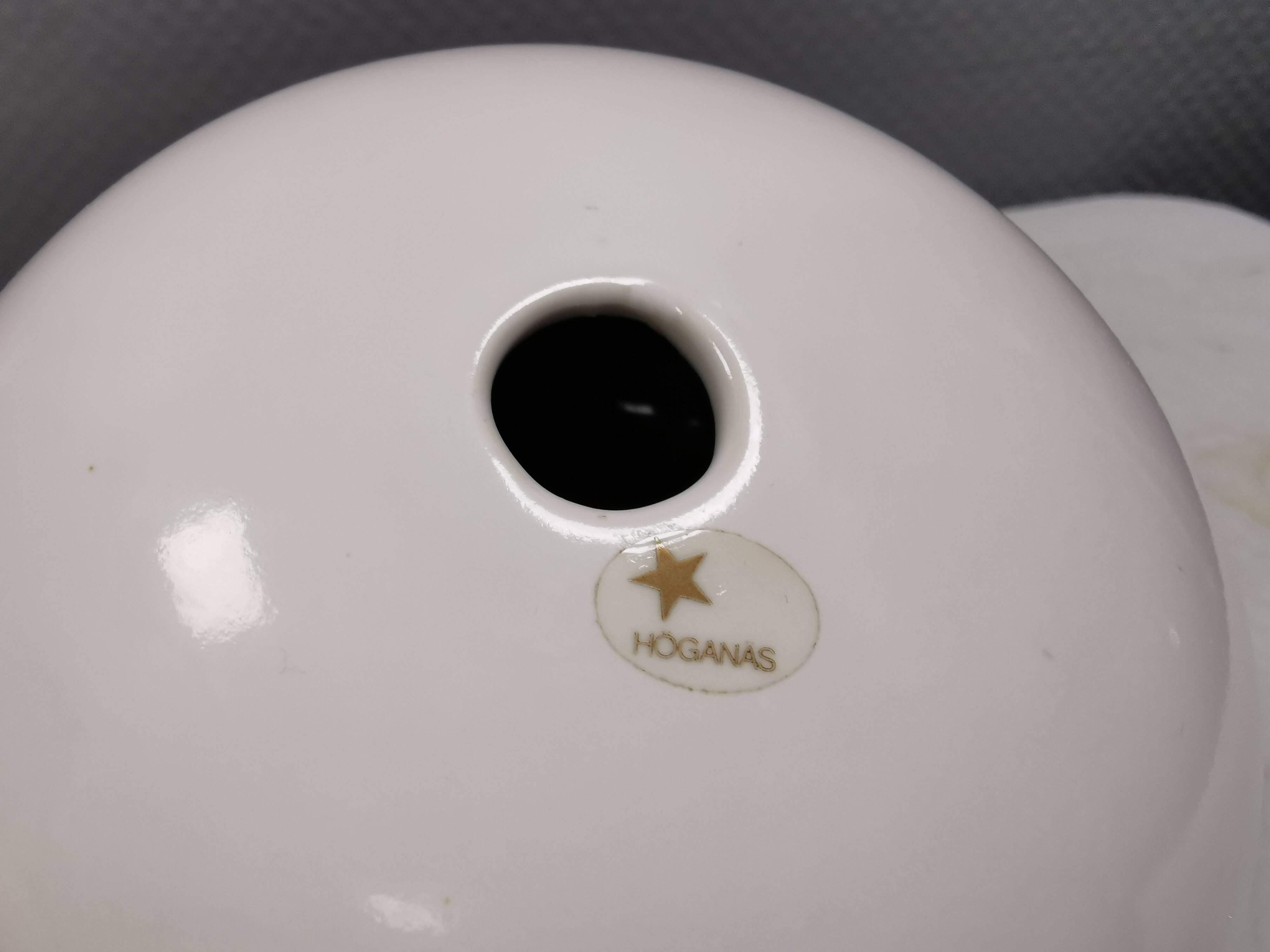 Vase sphérique de la marque de poterie suédoise Höganäs. Années 1980.