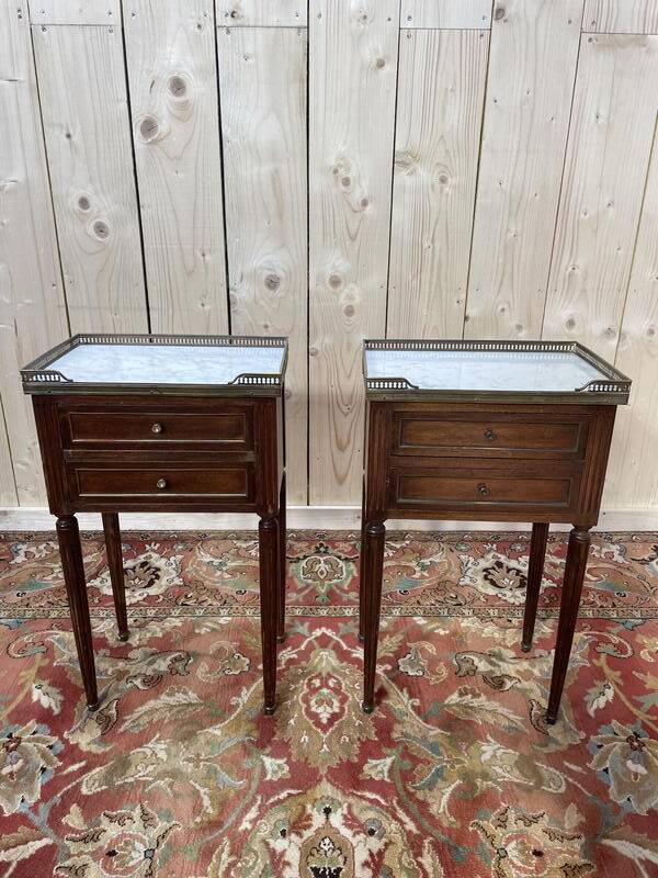 Paire de tables de chevet de style Louis XV en acajou