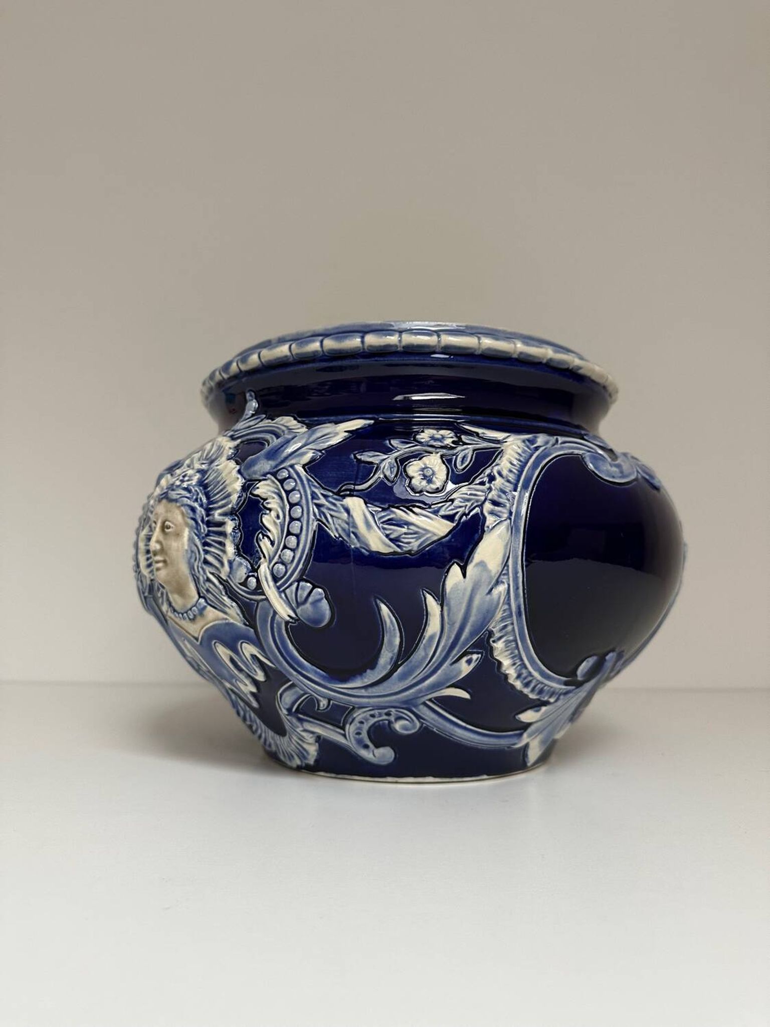 Vase - Cache pot en faïence baroque de Saint Clément, XIX eme