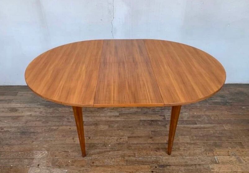 Round table in teak with vintage butterfly extension from the 1960s