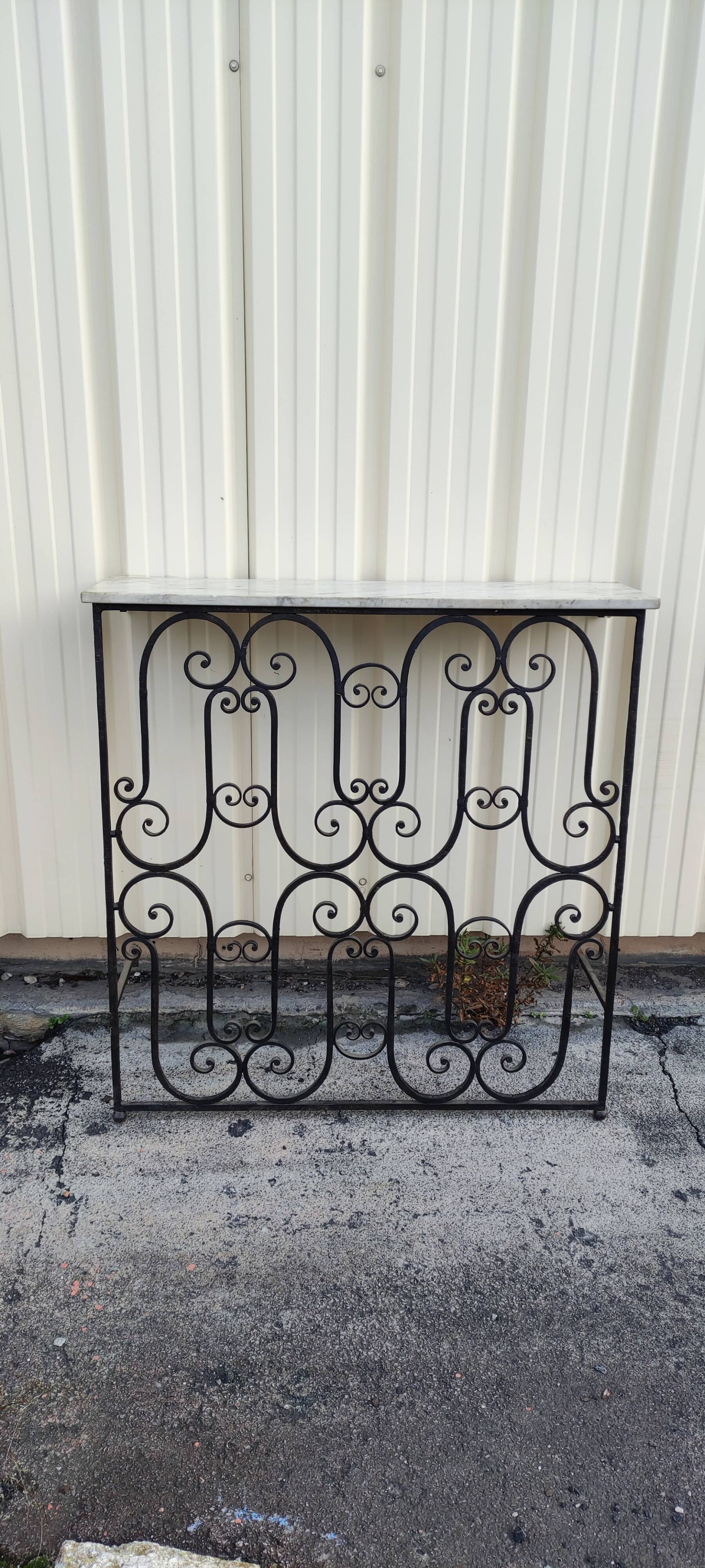 Console, cache radiateur en fer forgé et marbre, meuble d'appui