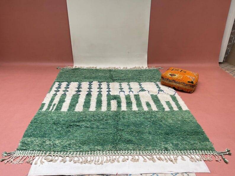 Handmade pure wool rug, size 150 x 250 cm.
