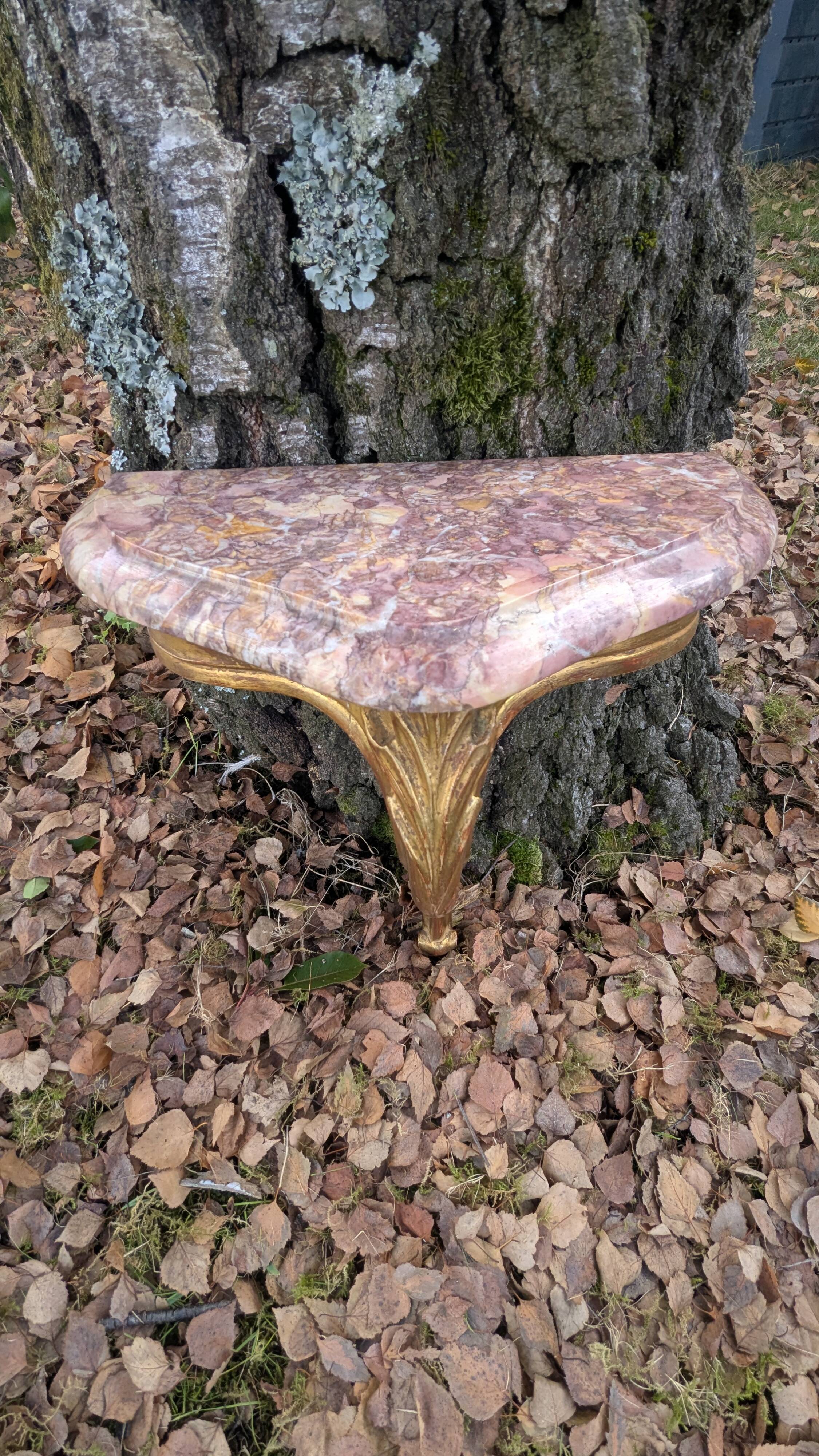 Consoles d'applique bois doré et marbre style Louis XV