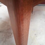 Table extensible scandinave dessus formica pied bois