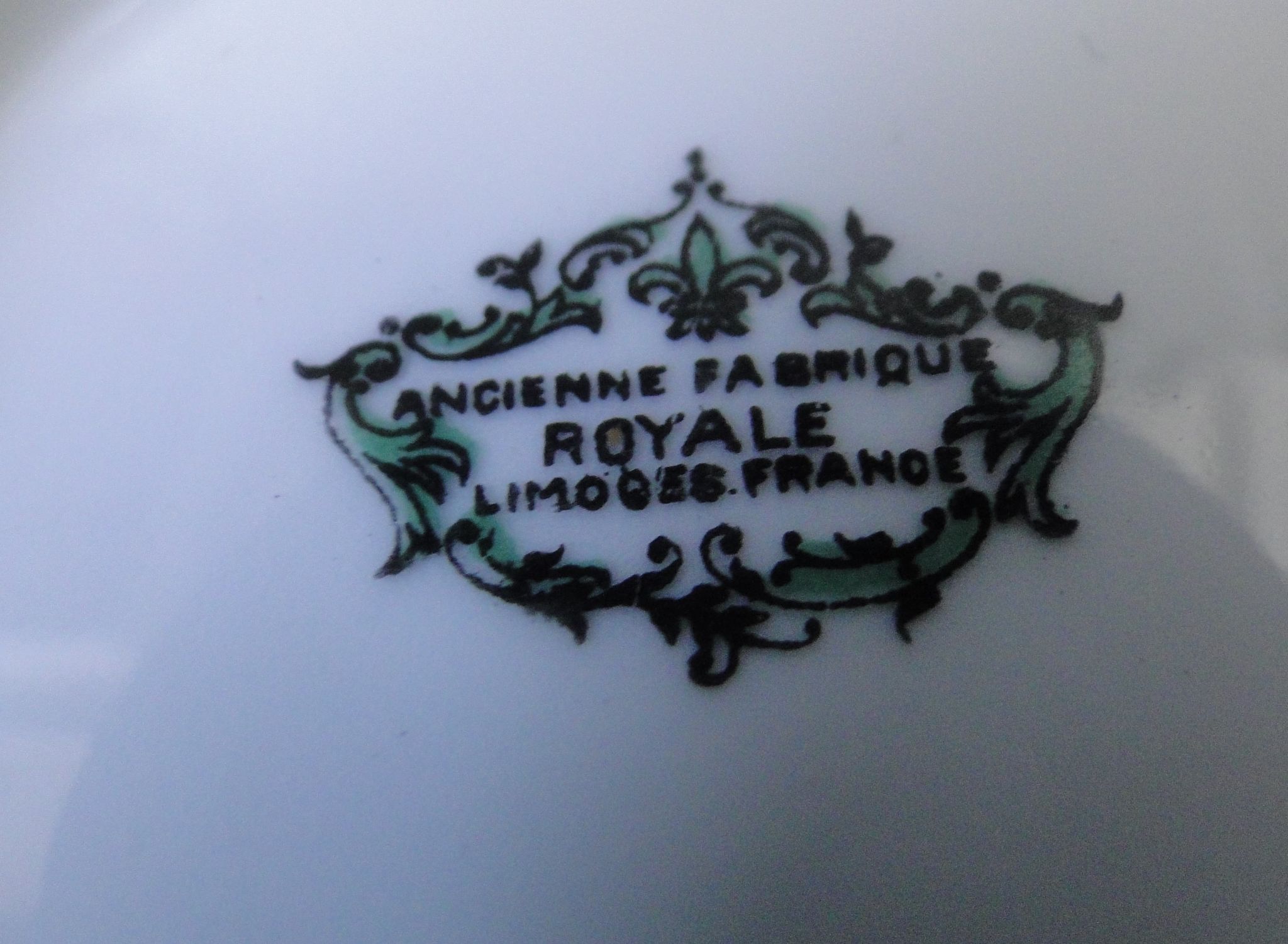 Theière or Porcelain coffee maker Former Royal factory Limoges model Eglantine