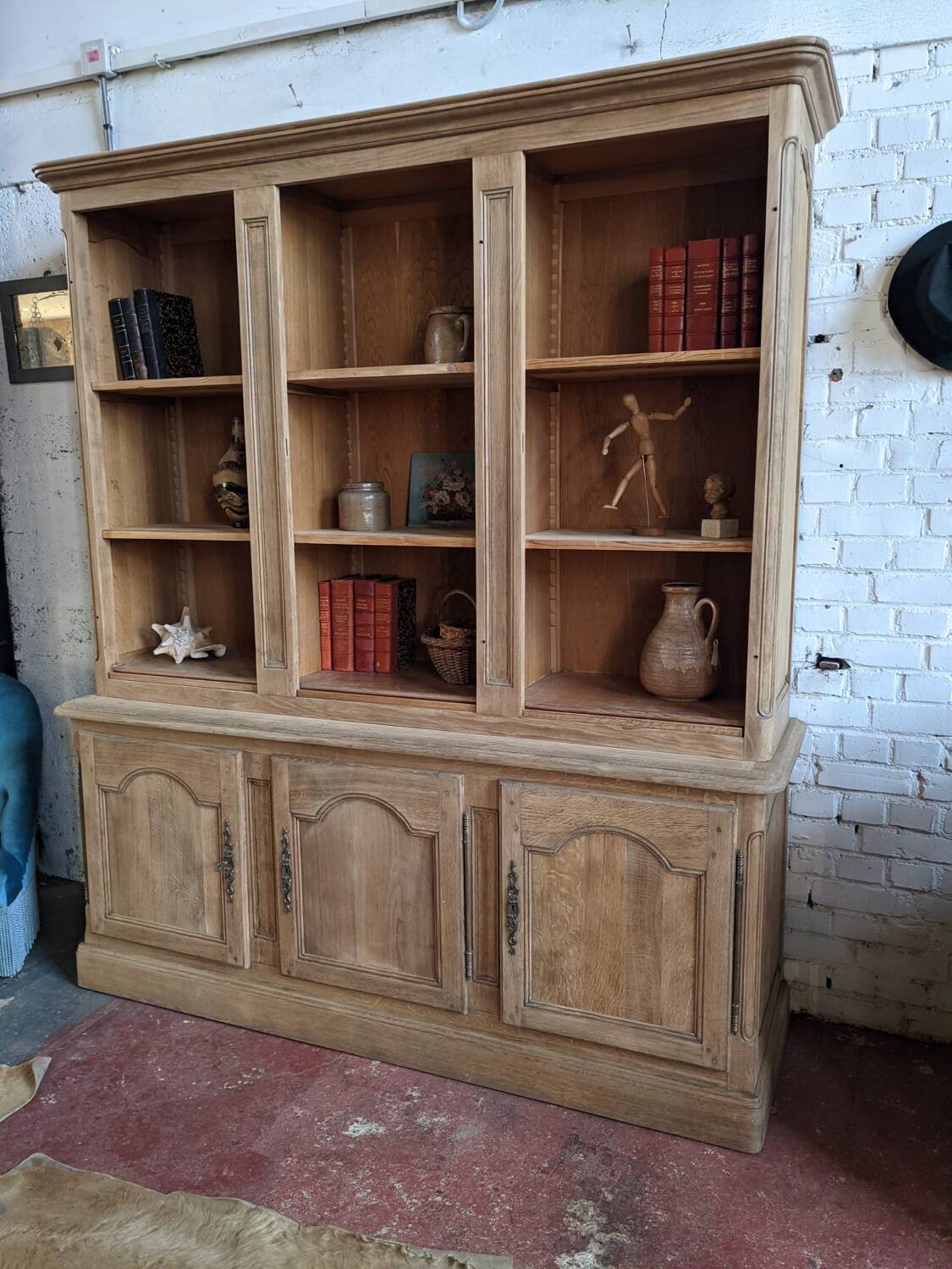 Dresser/bookcase
