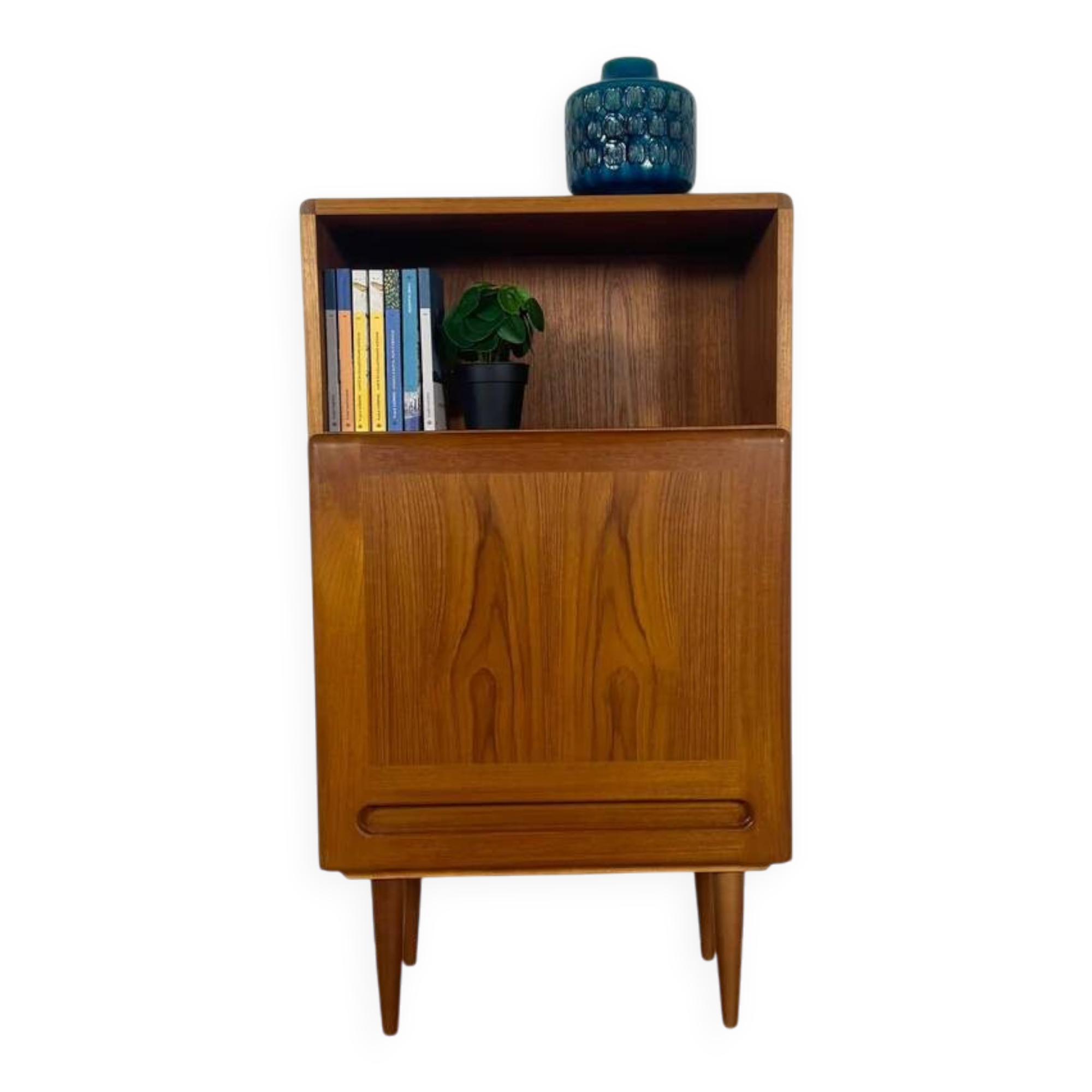 Small teak cabinet by Dyrlund – Danish mid-century design, 1960s