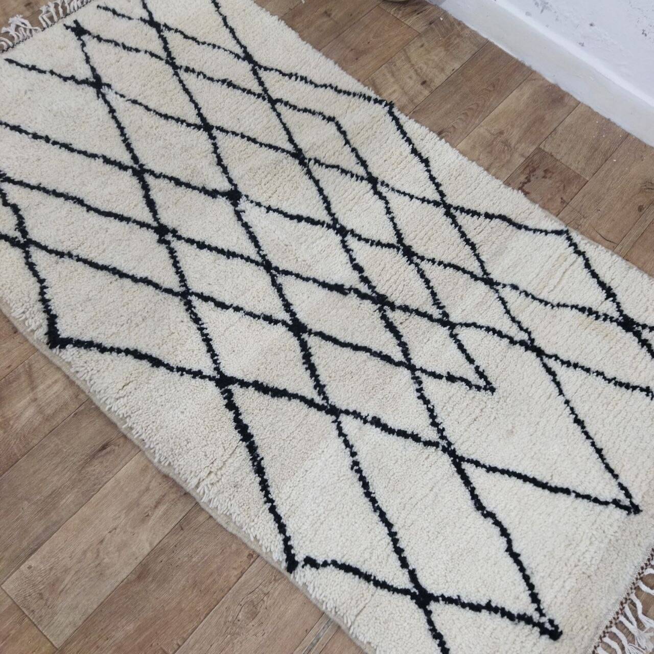 Azilal Berber rug in handmade wool 200 X 113 CM