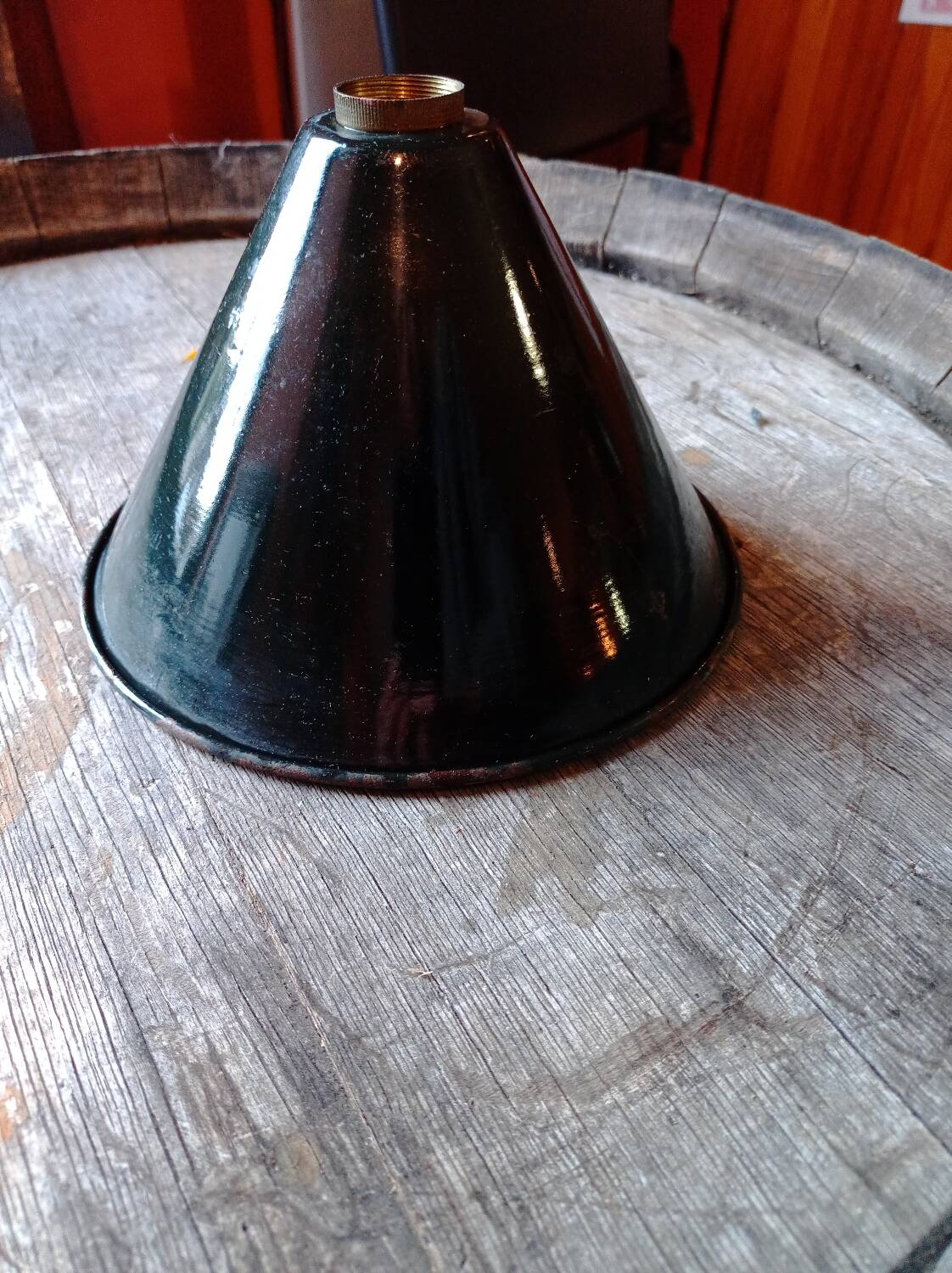 Enamelled bowl suspension