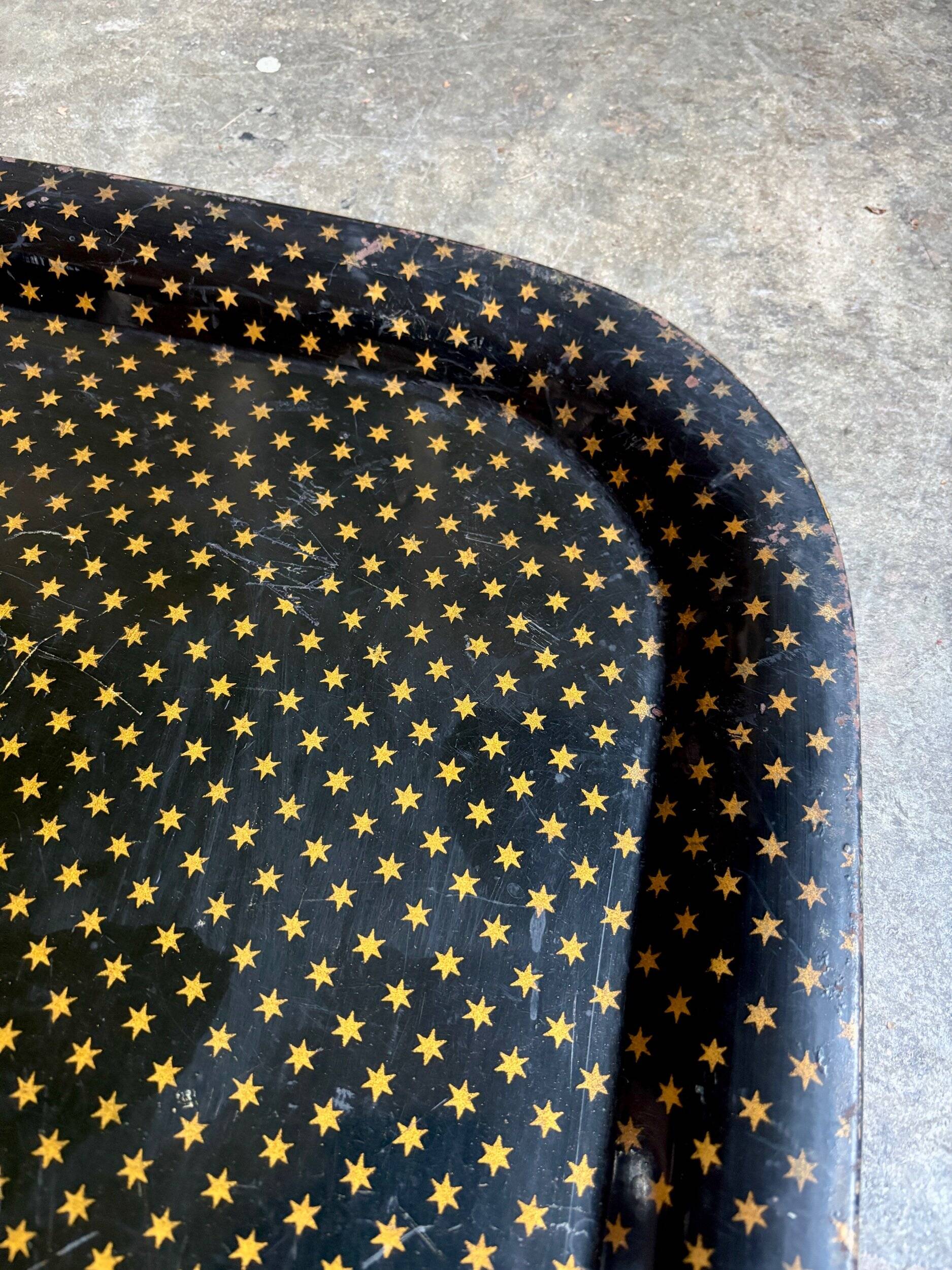 Napoleon III tray in black enamelled sheet metal with gold stars
