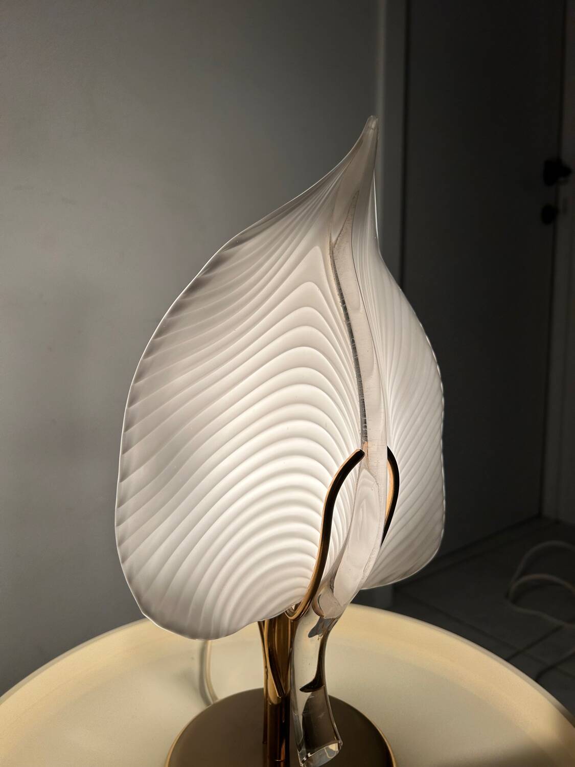 Vintage Hollywood Regency table lamp glass leaf