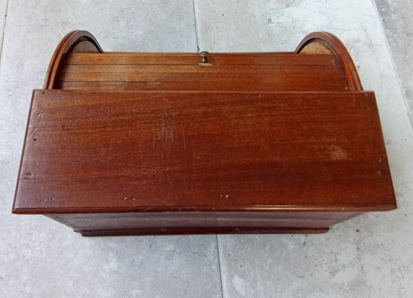 Ancien range courrier classeur à rideau