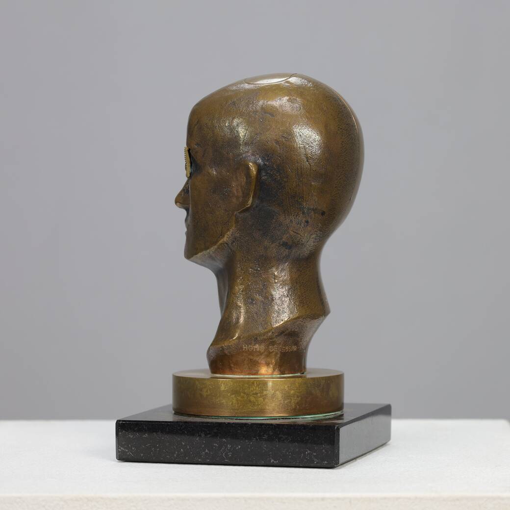 Sculpture "Homo Decessor" by Raf Verjans