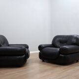 Pair of Mobil Girgi Sapporo armchairs black leather Italy 1970s