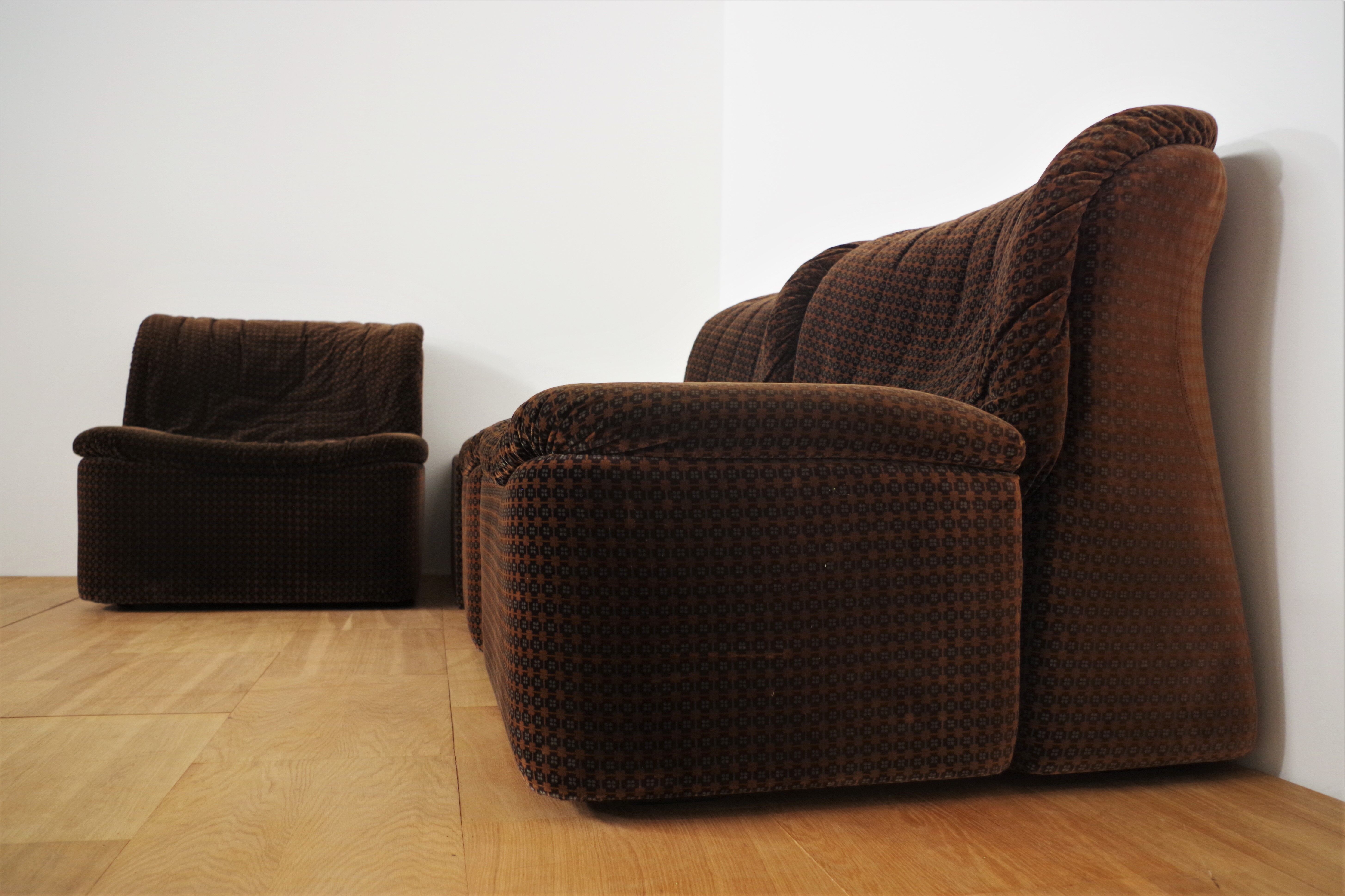 Armchairs Emmetre with Table by Guido Fareschini for Mariani, 1970s, Set of 4