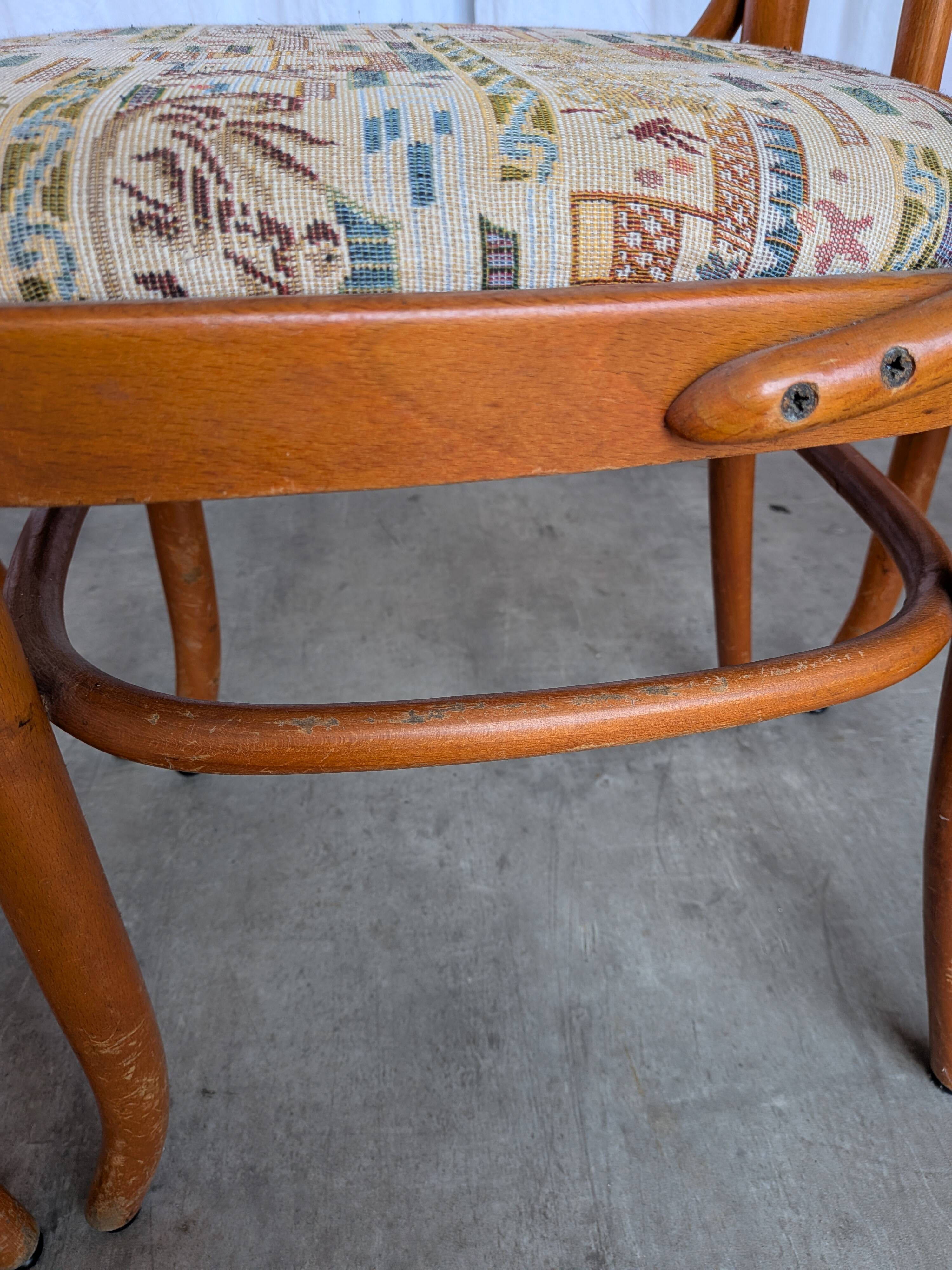 Ensemble de 6 chaises de salle à manger Thonet en bois courbé avec assise en tissu / Années 1970 Mid-Century Bistr