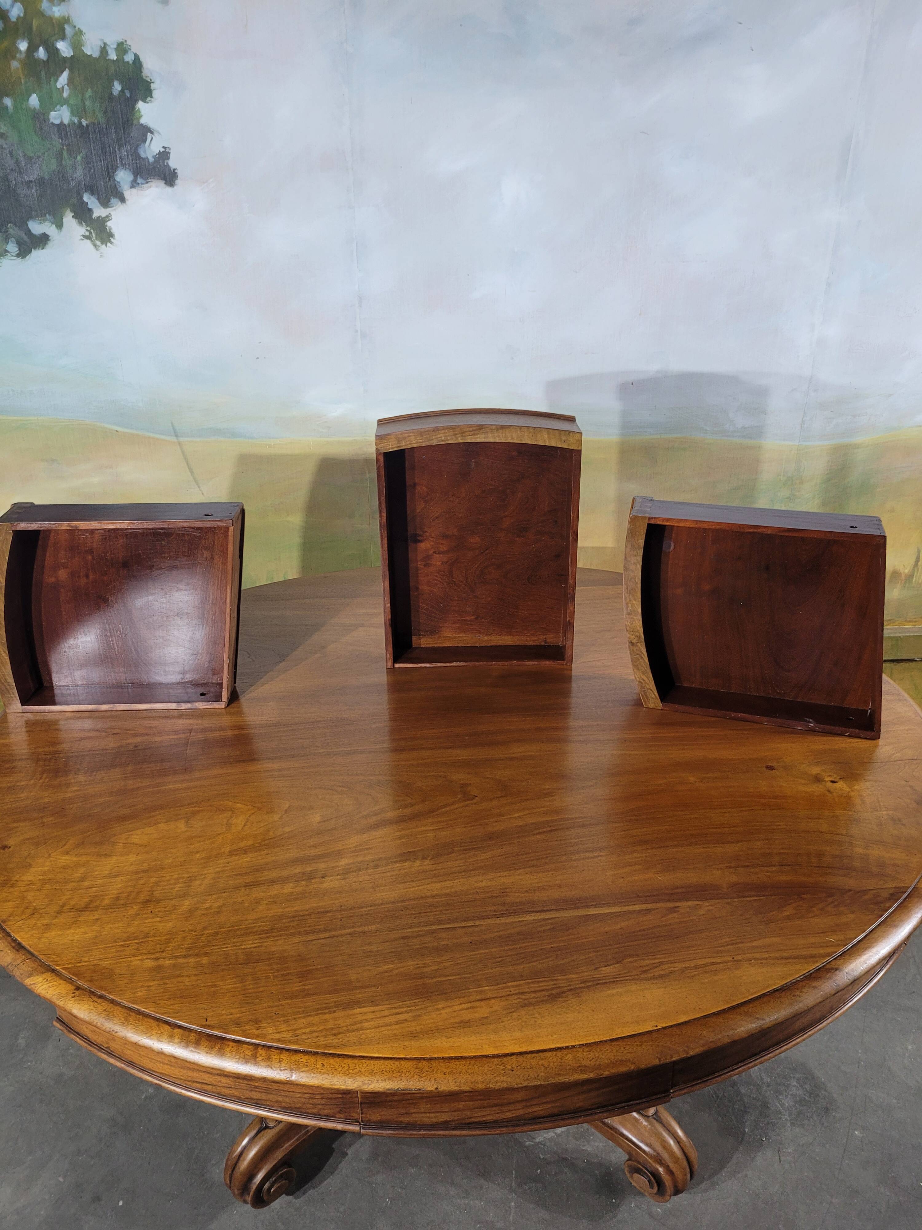 19th century walnut pedestal table with central leg