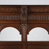 Banc à dossier haut en chêne sculpté de style gothique, France XVIIIe siècle